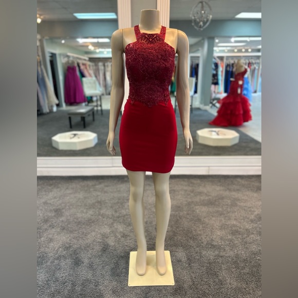 Size 14. burgundy gown. fitting. open keyhole back. knee length - Picture 2 of 4